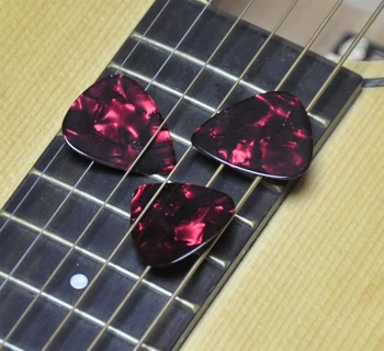 Veľa 100ks Nových Ťažkých 0.96 mm Prázdne Gitara Výbery Plectrums Celuloid Pearl Červená